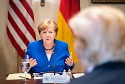Меркель просила Столтенберга перестать угождать США во всём