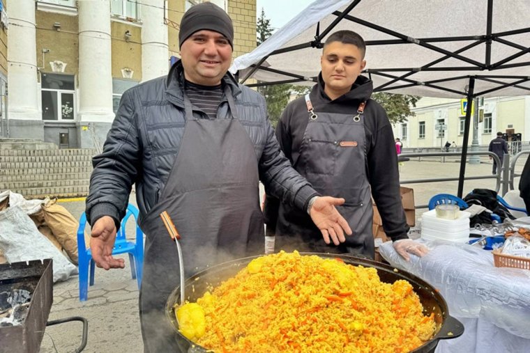 Рассыпчатый плов предлагают курганцам в День города