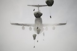 На базе размещены несколько военных формирований