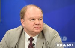 Украине пришлось пересобирать переговорную группу, поэтому встречу перенесли на следующий день, заявил Николай Топорнин