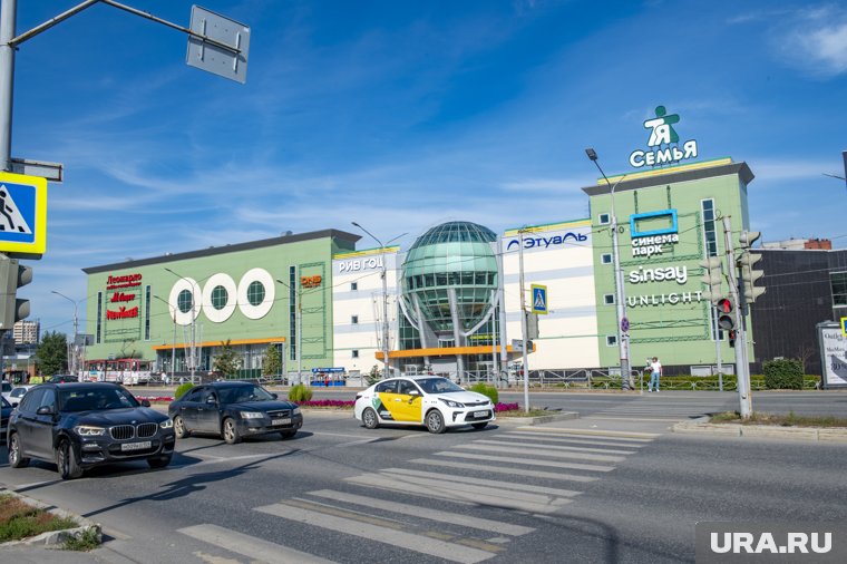 Парковка у гипермаркета будет ежедневно работать в круглосуточном режиме
