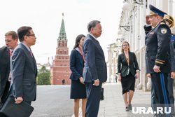 У дверей БКД президента То Лама встретил комендант Московского Кремля