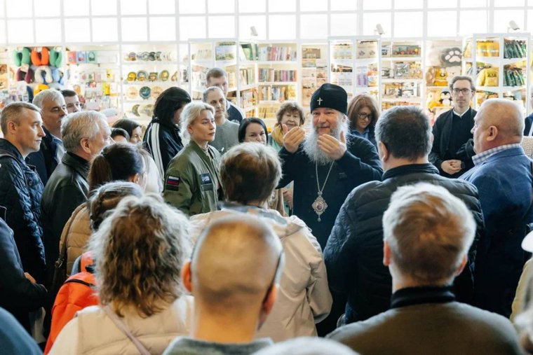 Паломников благословил митрополит Екатеринбургский и Верхотурский Евгений