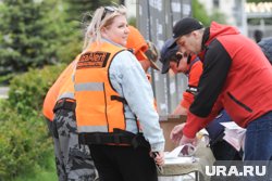 На момент выхода из дома пропавшая была одета в светло-бежевое платье и белые кеды