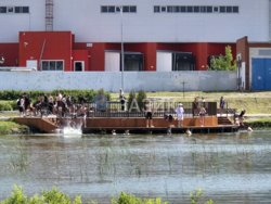 В Заозерном районе Кургана дети купаются в опасном водоеме