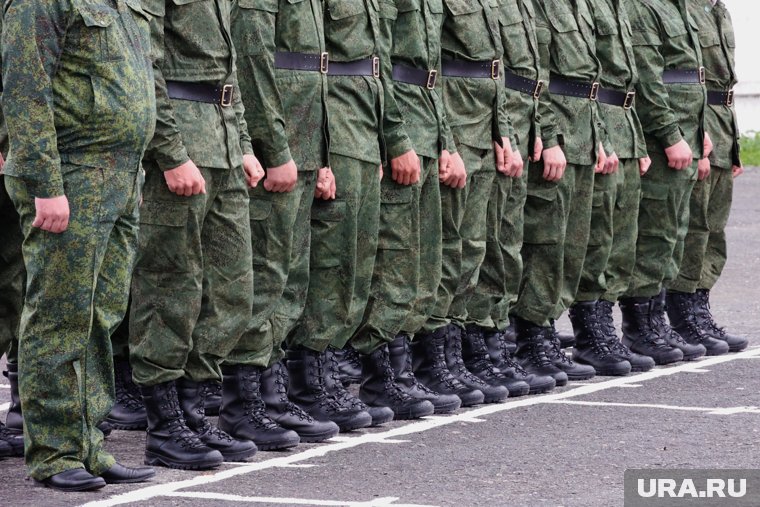 По словам актера, он уже умеет обращаться с оружием благодаря подготовке к роли