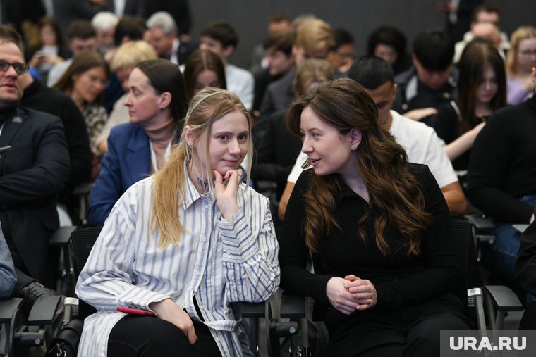 Молодые политики стремятся сотрудничать с Высшей партийной школой ЕР