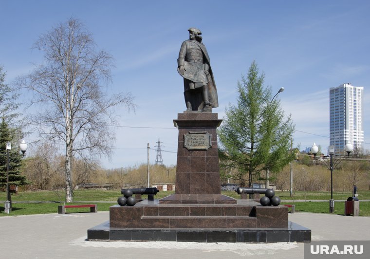Памятник основателю Перми Василию Татищеву