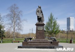 Памятник основателю Перми Василию Татищеву