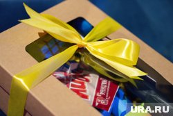 Комику и его команде пришли сладости, а также подушка и шахматы из аэропорта Нижневартовска