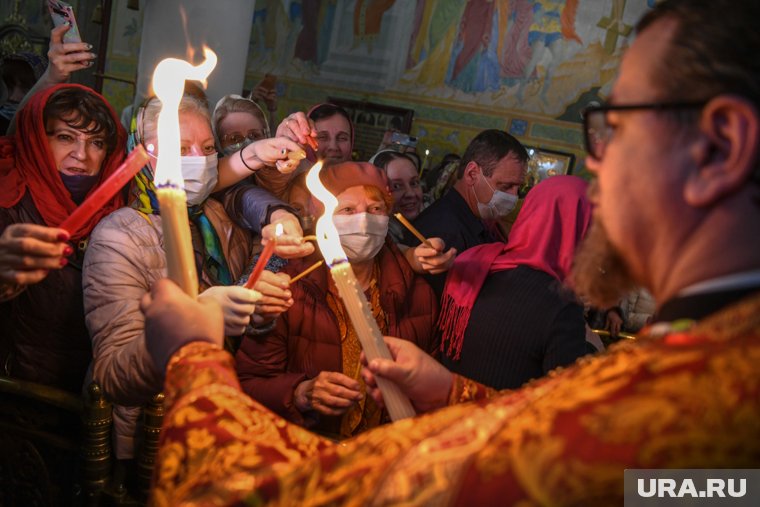 Перед вылетом в аэропорту состоялся молебен