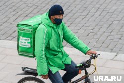 В Петербурге мигрантам передумали запрещать работать курьерами