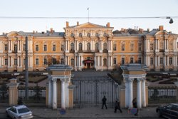 Награда приурочена к 70-летию учреждения