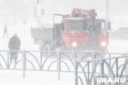 Водители попали в снежный плен на трассах Сургутского района