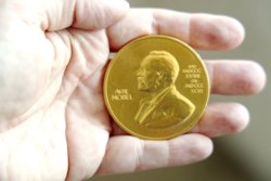 Открытия в пяти научных номинациях участвуют в Нобелевской премии
