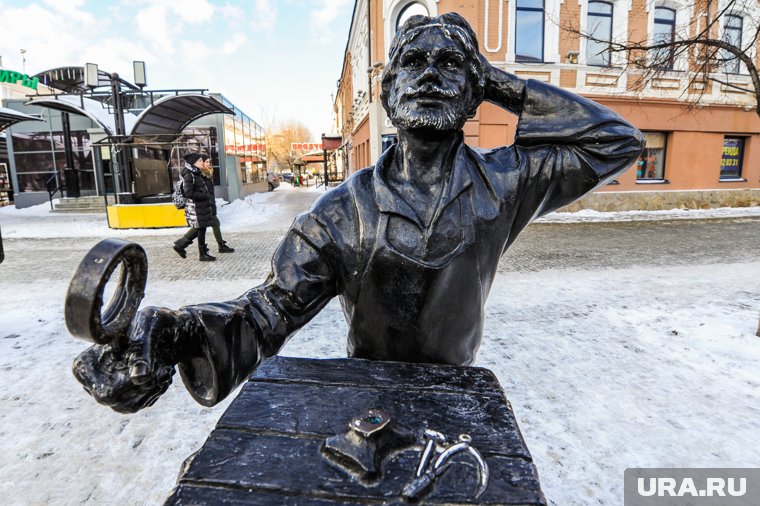 Памятник левше в Челябинске