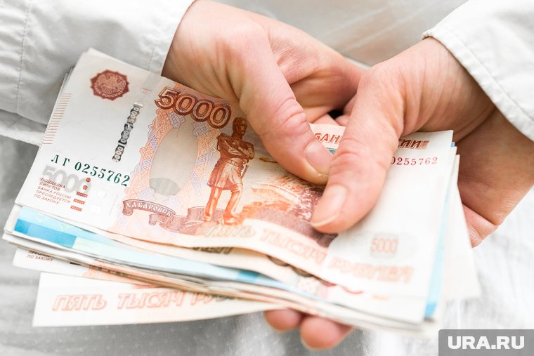 Самые низкие зарплаты наблюдаются в сферах туризма, гостиничного бизнеса и ресторанов
