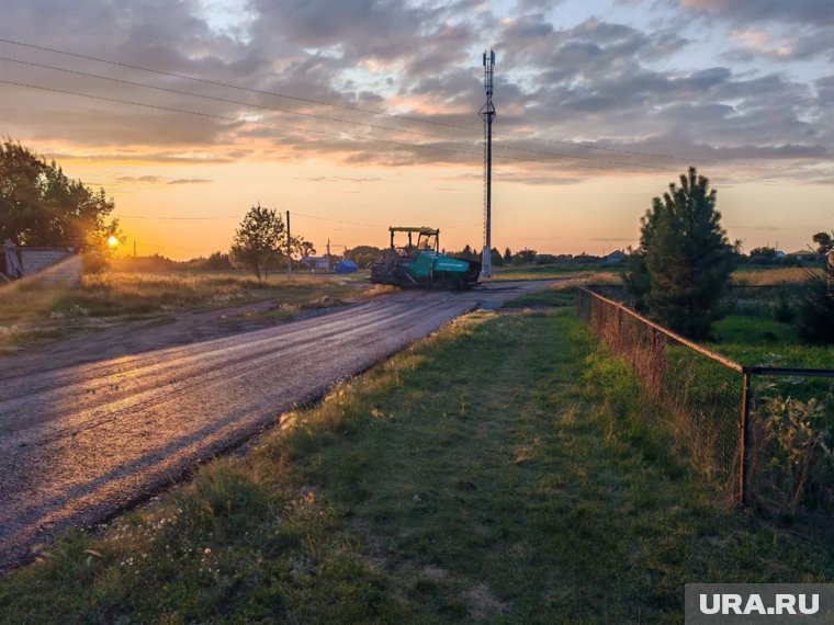 Первая асфальтированная дорога после обращения к Текслеру появилась в деревне Кораблево
