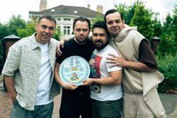 Колбасов (слева) написал сценарий к новому сериалу про героя из  «Универа» 