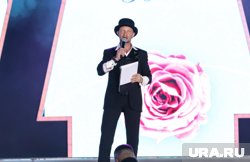 Бизнес-зал был переполнен, многие пассажиры испытывали дискомфорт