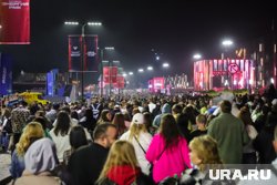 В первый день порядка 100 тысяч человек посетили фестиваль