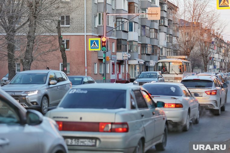 В Кургане утром 1 сентября местами образовались заторы