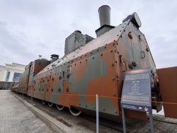 Паровоз О-6698 сегодня находится в составе бронепоезда.
