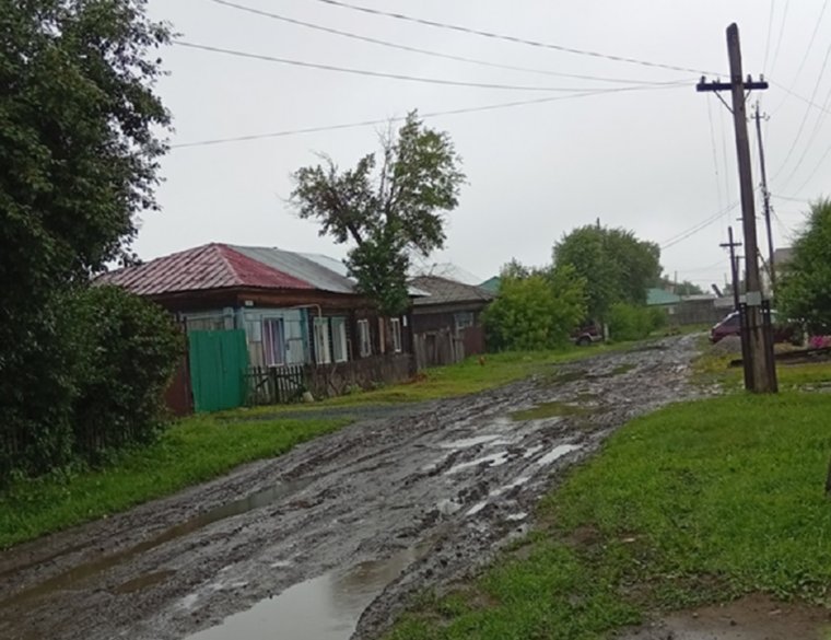 Улица утопает в грязи