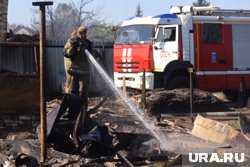 Пожарные потушили дом и ближайшие постройки (архивное фото)