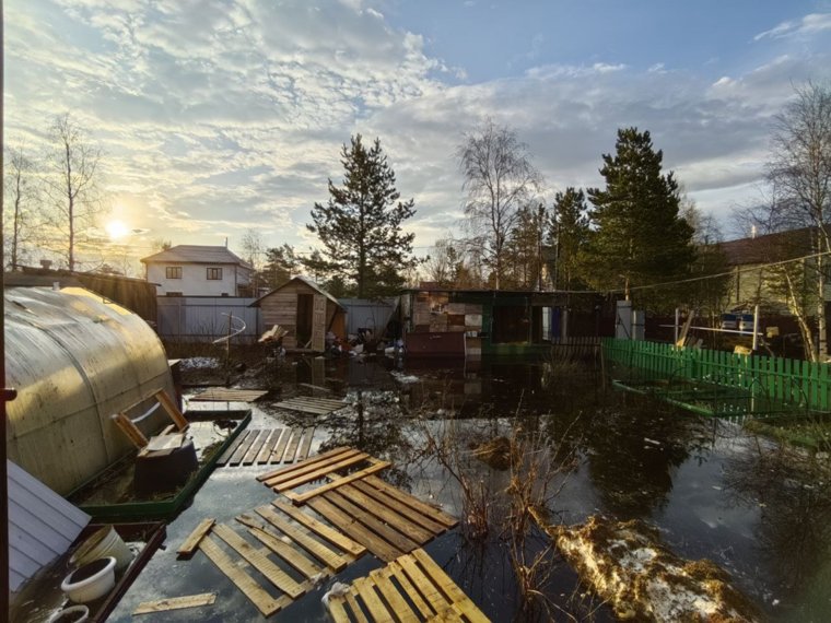 Местные жители сообщают о подъеме уровня воды