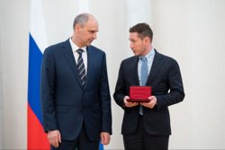 Одним из критериев присвоения звания является работа кандидата по внедрению инноваций и импортозамещению