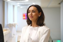 Алсу призналась, что покупала голоса для дочери