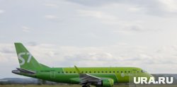 Самолет задержали на 16 часов
