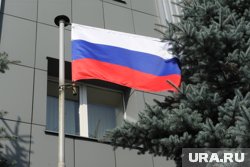 Флаги России и Челябинской области обновили у здания упрдора