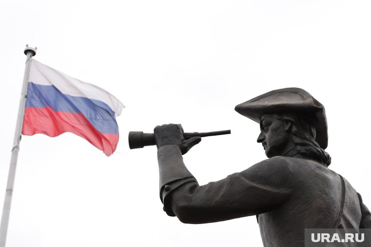Флаг обязан находиться на зданиях федеральных органов власти
