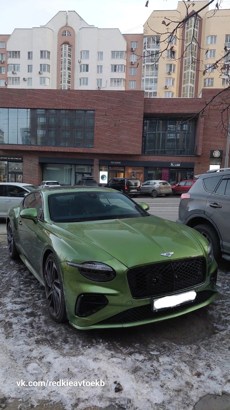 Новый Bentley заметили на ул. Радищева