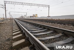 Поезд РЖД протаранил обрушившийся мост с машинами в Брянской области