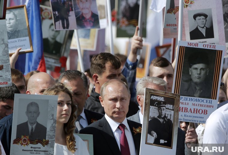 Путин впервые принял участие в акции «Бессмертный полк» в 2015 году