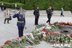 Возложения проходили во многих городах страны, включая Одессу и Львов. При этом власти пытались сделать все, чтобы помешать этому
