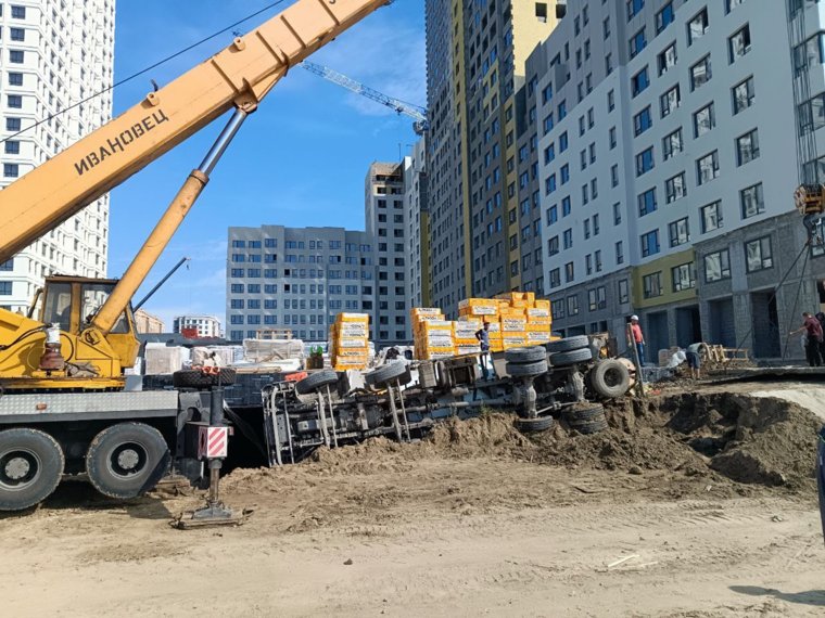 Опрокинувшаяся бетономешалка
