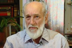 Любимой зрителями считается роль Нилова в комедии «Три плюс два»