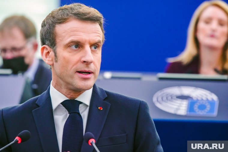 Президент Франции решил ограничить детям доступ в интернет