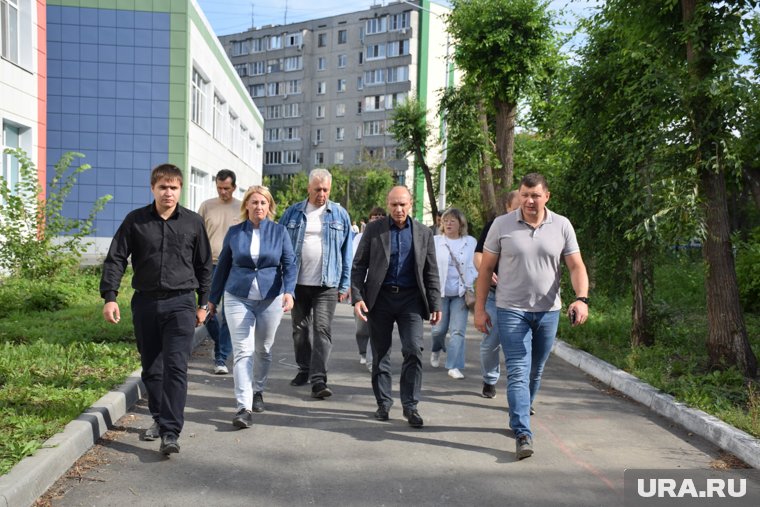 Мэр Кургана Науменко регулярно проводит объезды строек, дорог и других объектов со своими коллегами
