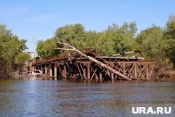 Разрушенный паводком мост стал причиной скандала и внимания УФАС