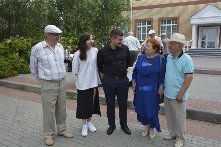 Алексей Рожков пообщался с семьями районных поселений