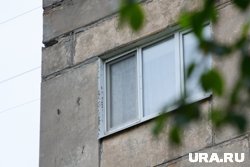 Девочка-подросток пыталась спуститься со второго этажа по простыням, потому что ее закрыли родители