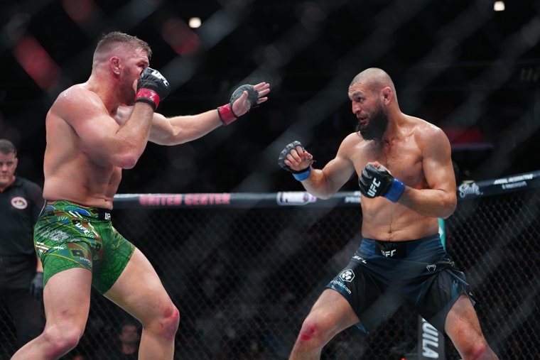 Дрикус Дю Плесси и Хамзат Чимаев встретятся в октагоне на UFC 319