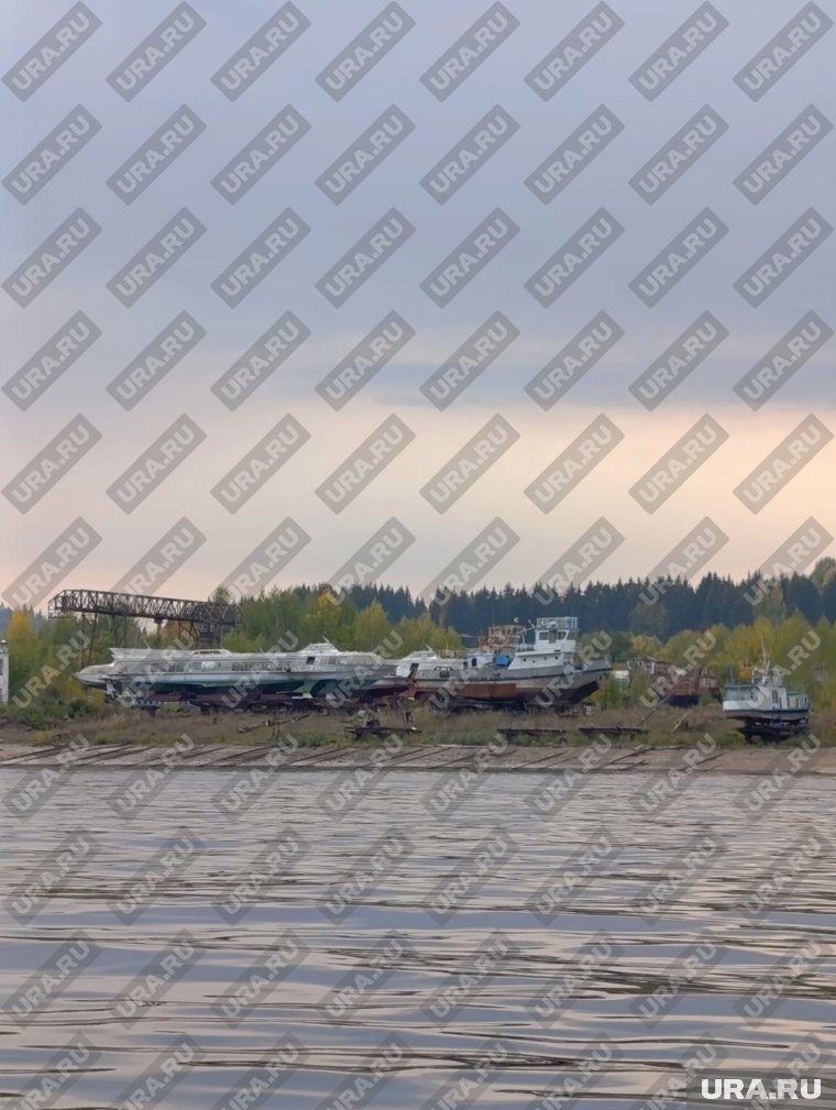 Помимо этого у судна необходимо отремонтировать подводные крылья