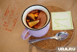 Чайный глинтвейн можно пить горячим и холодным