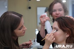 На наращивание ресниц уходит минимум два часа